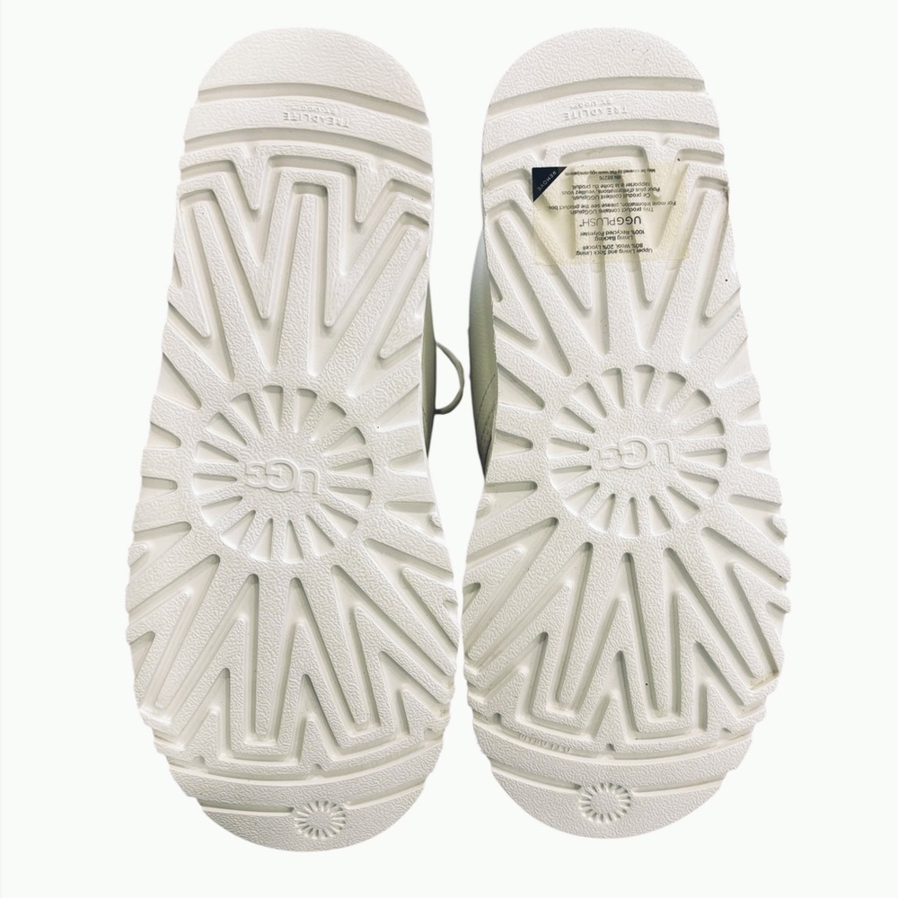 (M) UGG White/Black - Picture 9 of 10